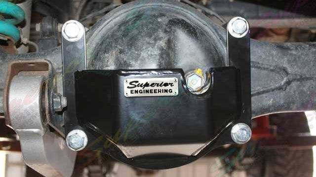 LCR_Front_Bolt_on_diff_guard_fitted_1_wat.jpg