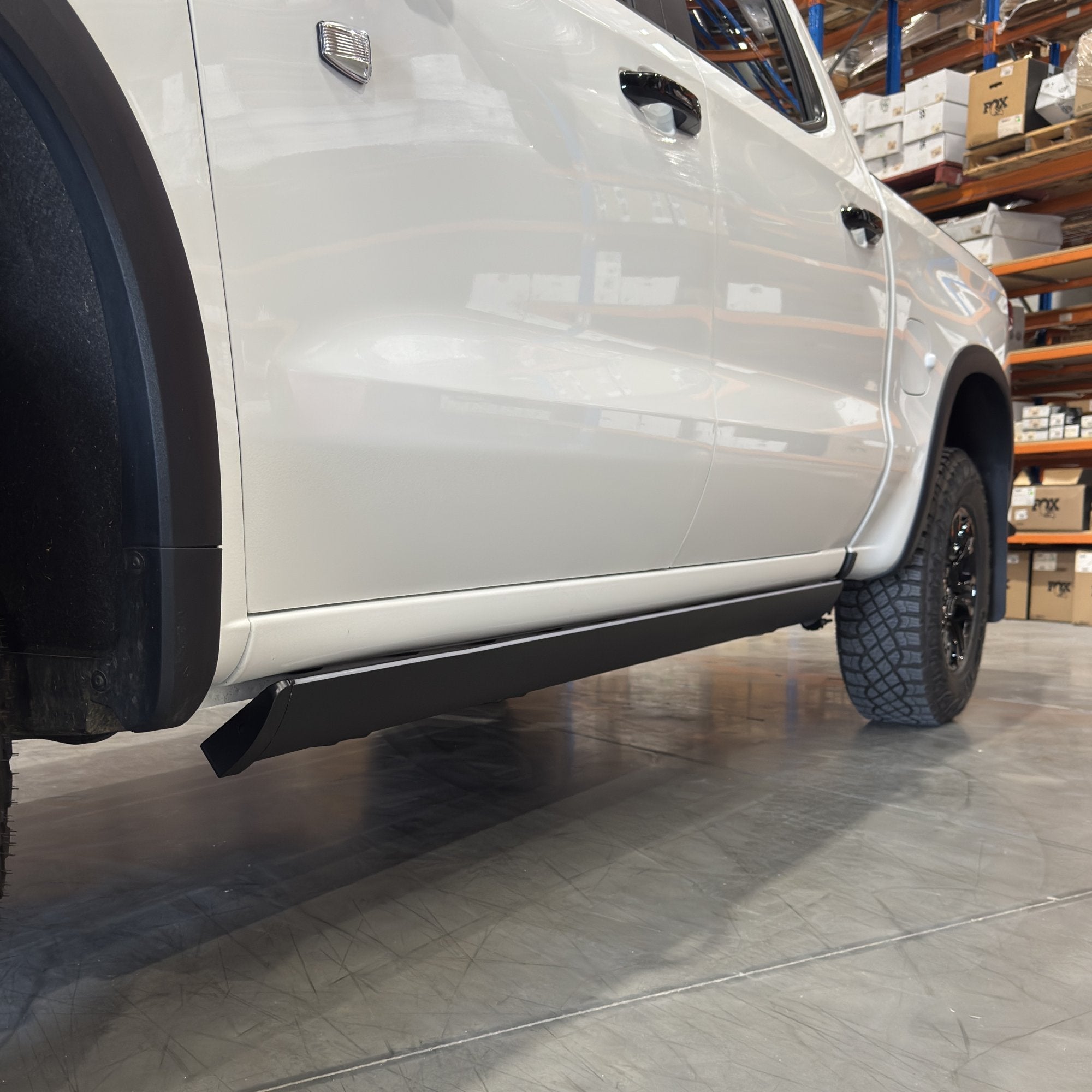 AMTRUX StealthStep Electric Side Steps suits Chevy 1500 (23-26) / 2500/3500 (24-26)