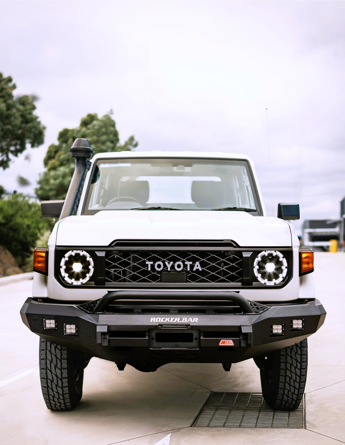 Land Cruiser 70s Series 2024-On - 078-01SQL Rocker Bull Bar Single Low Loop Package - SKU MCC-01024-7801SQL
