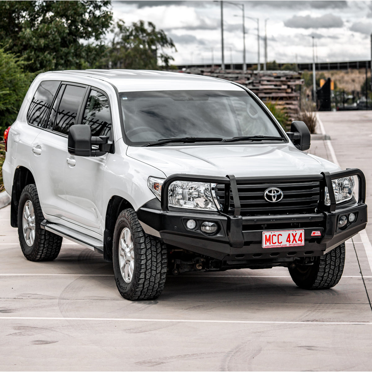 Land Cruiser 200 series prefacelift 2007-2015 707-02 Falcon Bull Bar Black A-Frame Package (No Foglight) - SKU MCC-01008-702UP