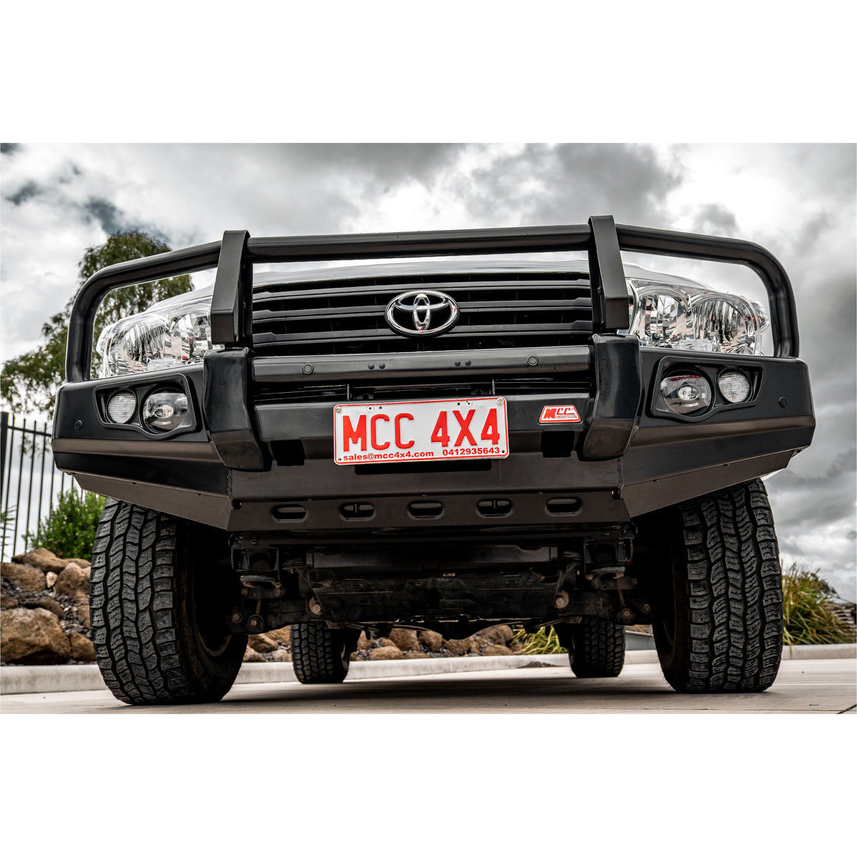 Land Cruiser 200 series prefacelift 2007-2015 707-02 Falcon Bull Bar Black A-Frame Package (No Foglight) - SKU MCC-01008-702UP