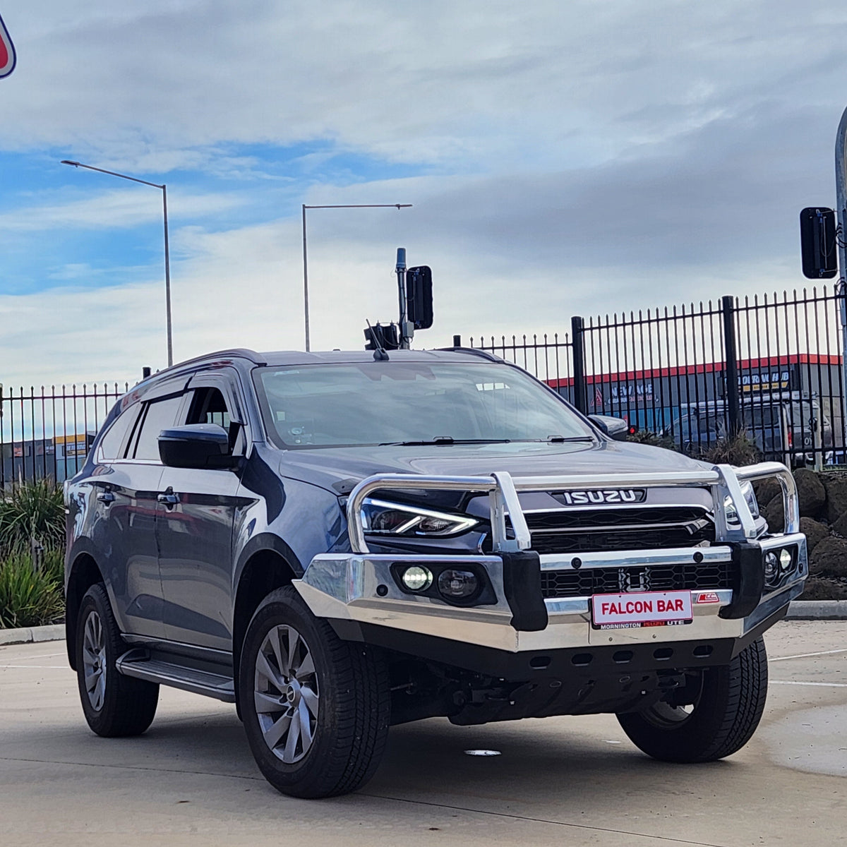 MUX Gen 3 2020-2025 707-02A Alloy Falcon Bull Bar Black A-Frame Package (LED Foglight) - SKU MCC-08008-702AW