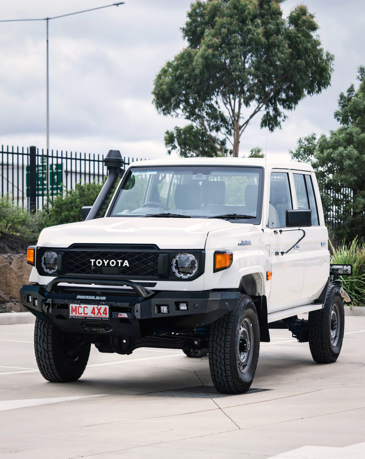 Land Cruiser 70s Series 2024-On - 078-01SQL Rocker Bull Bar Single Low Loop Package - SKU MCC-01024-7801SQL