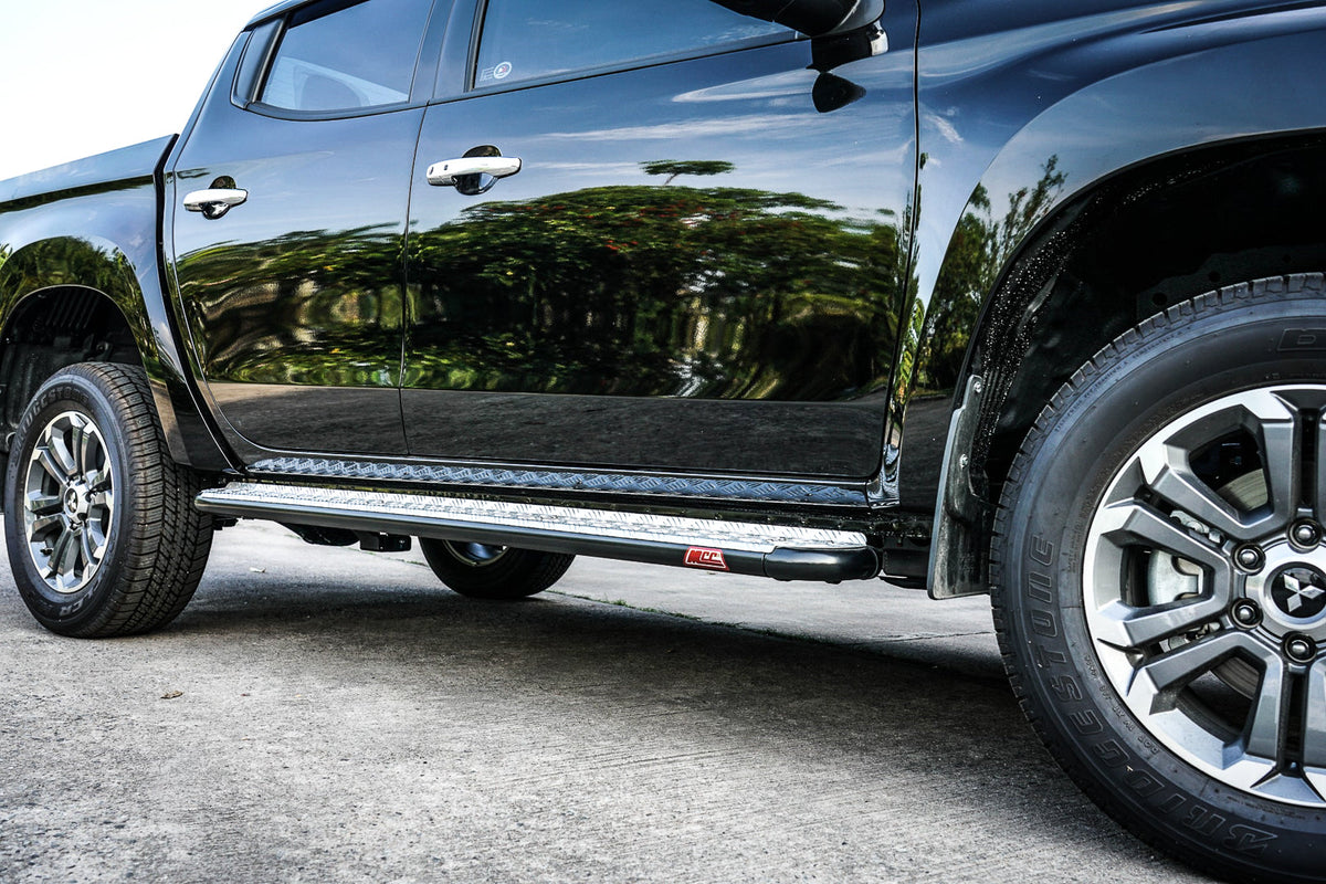 Triton ML/MN/MQ/MR 2006-Current 309BS Side Step Package (Chrome Step Plate) - SKU MCC-02002-309BS
