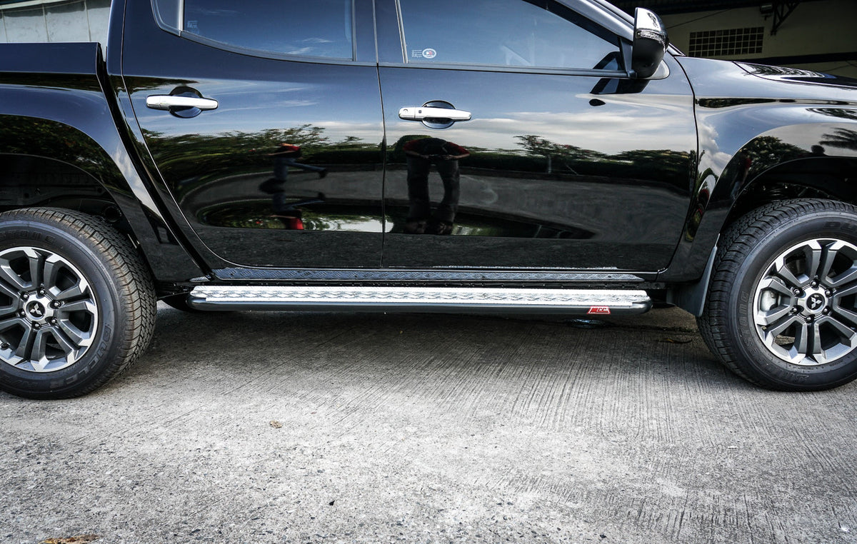 Triton ML/MN/MQ/MR 2006-Current 309BS Side Step Package (Chrome Step Plate) - SKU MCC-02002-309BS