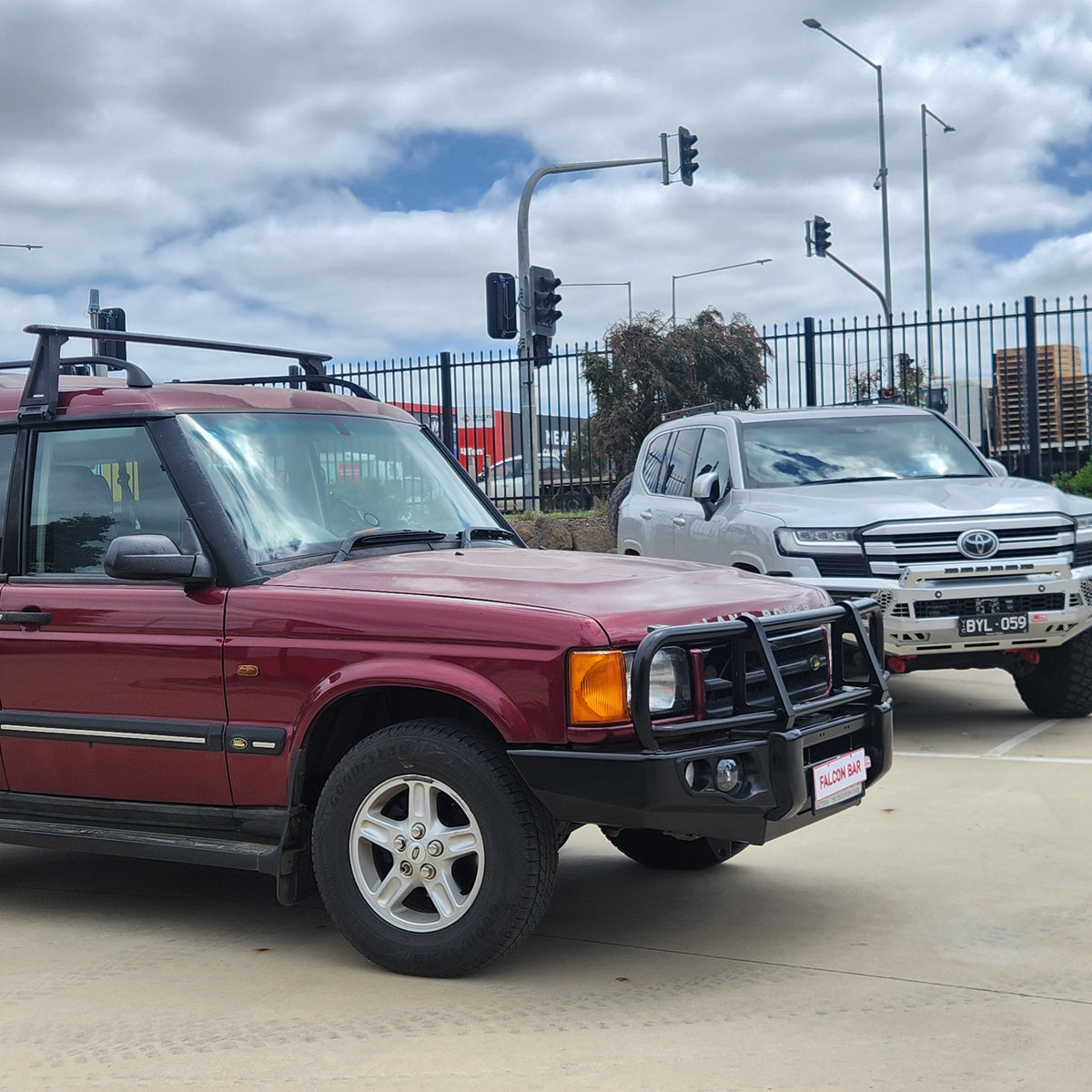 Discovery 1 & 2 1989-2004 707-02 Falcon Bull Bar Black A-Frame Package (No Foglight) - SKU MCC-09001-702UP