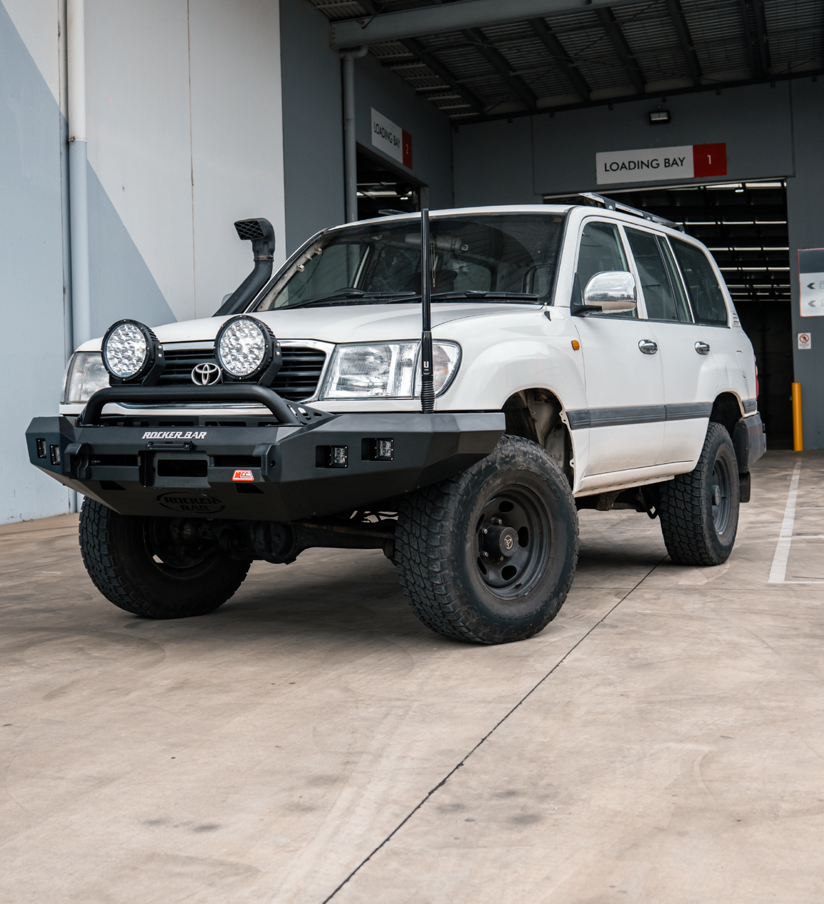 Land Cruiser 100 series 1998-2007  078-01SQL Rocker Bull Bar Single Low Loop Package - SKU MCC-01007-7801SQL