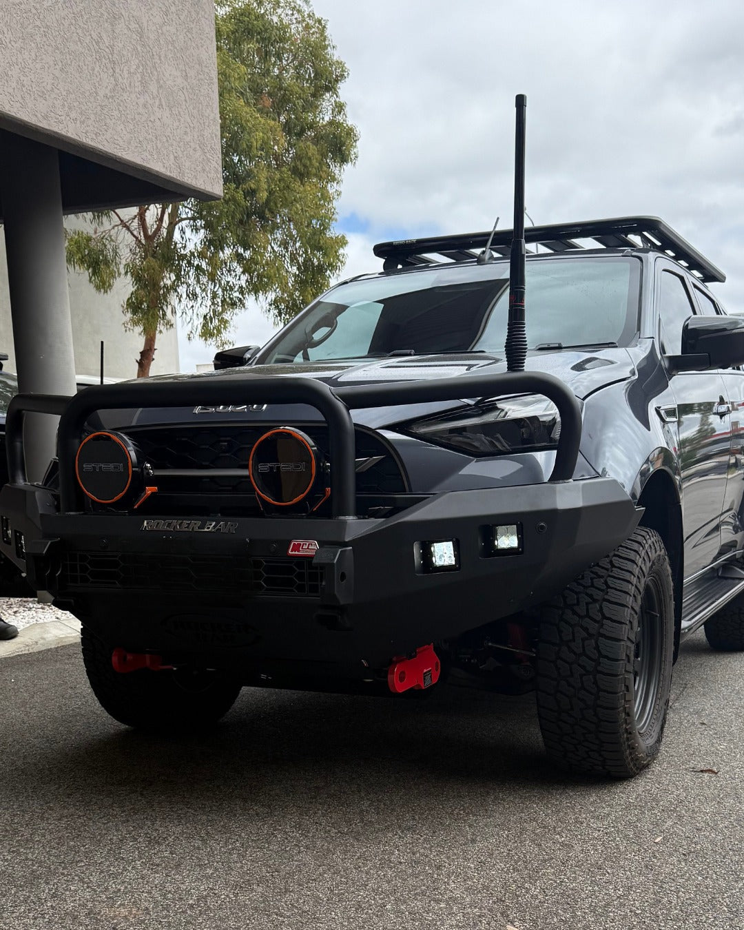 Isuzu MUX 2025-On Facelift  078-02SQ Rocker Bull Bar Triple Loops Package