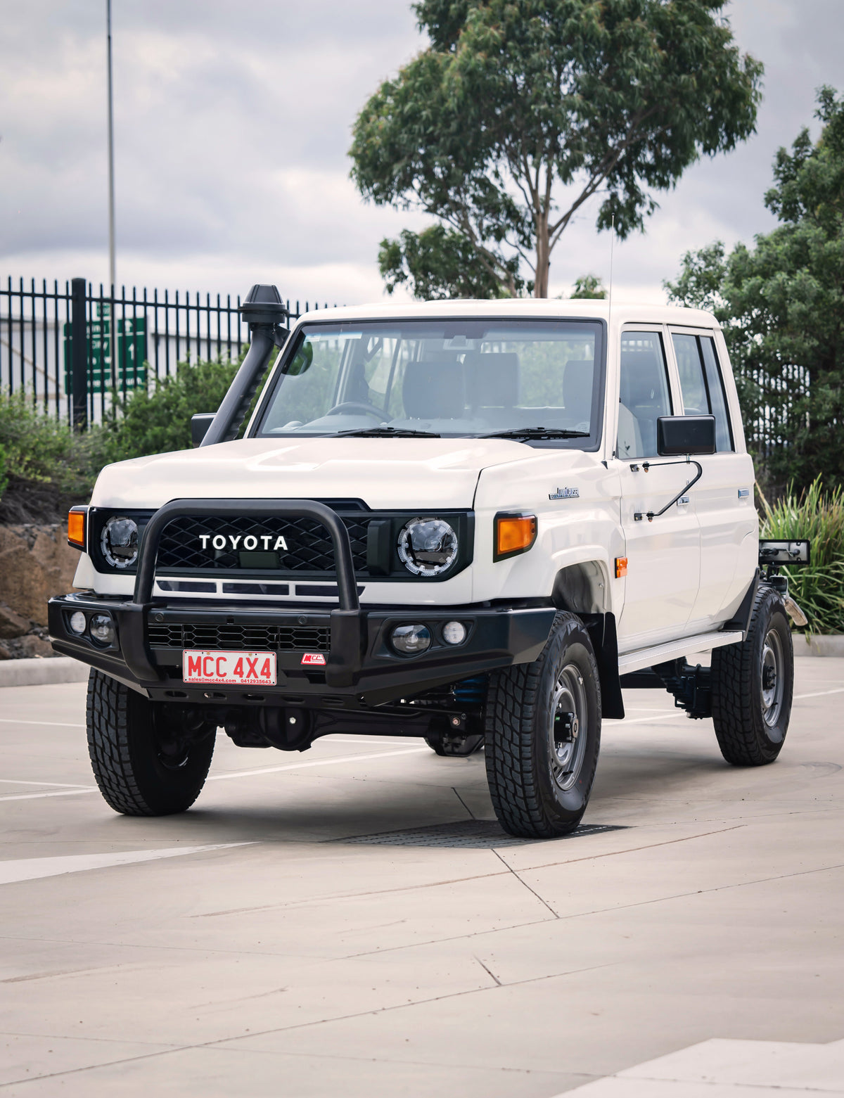 Land Cruiser 70 Series Single Cab 2024-On 707-01 Falcon Bull Bar Single Black Loop Package (LED Foglight)