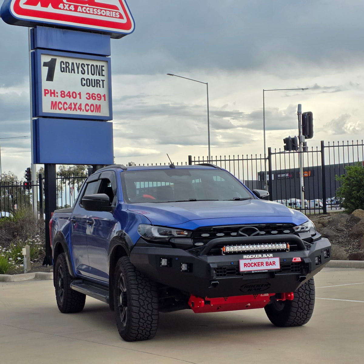 BT50 2025-On Facelift 078-01SQL Rocker Bull Bar Single Low Loop Package
