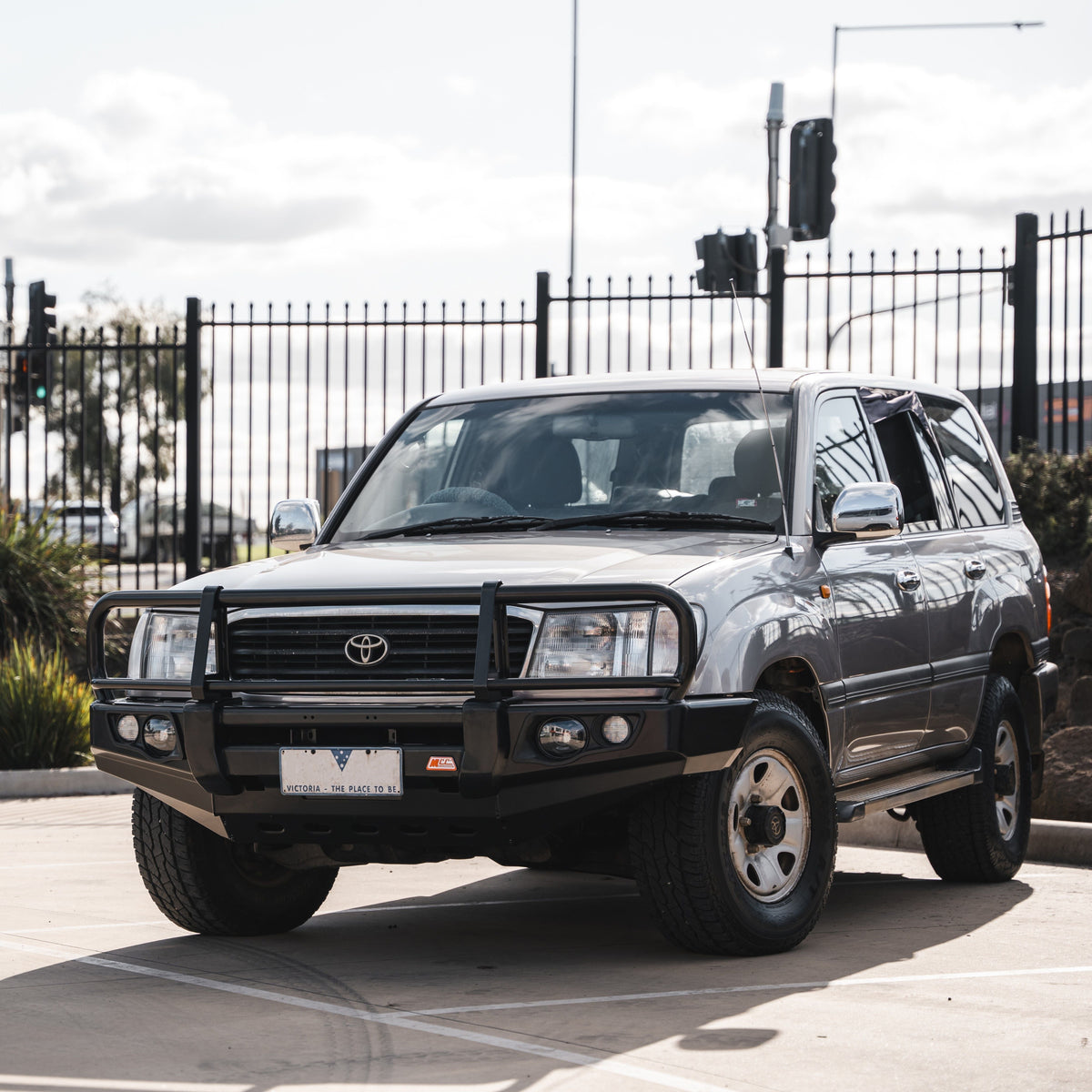 Land Cruiser 100 series 1998-2007  707-02 Falcon Bull Bar Black A-Frame Package (No Foglight) - SKU MCC-01007-702UP