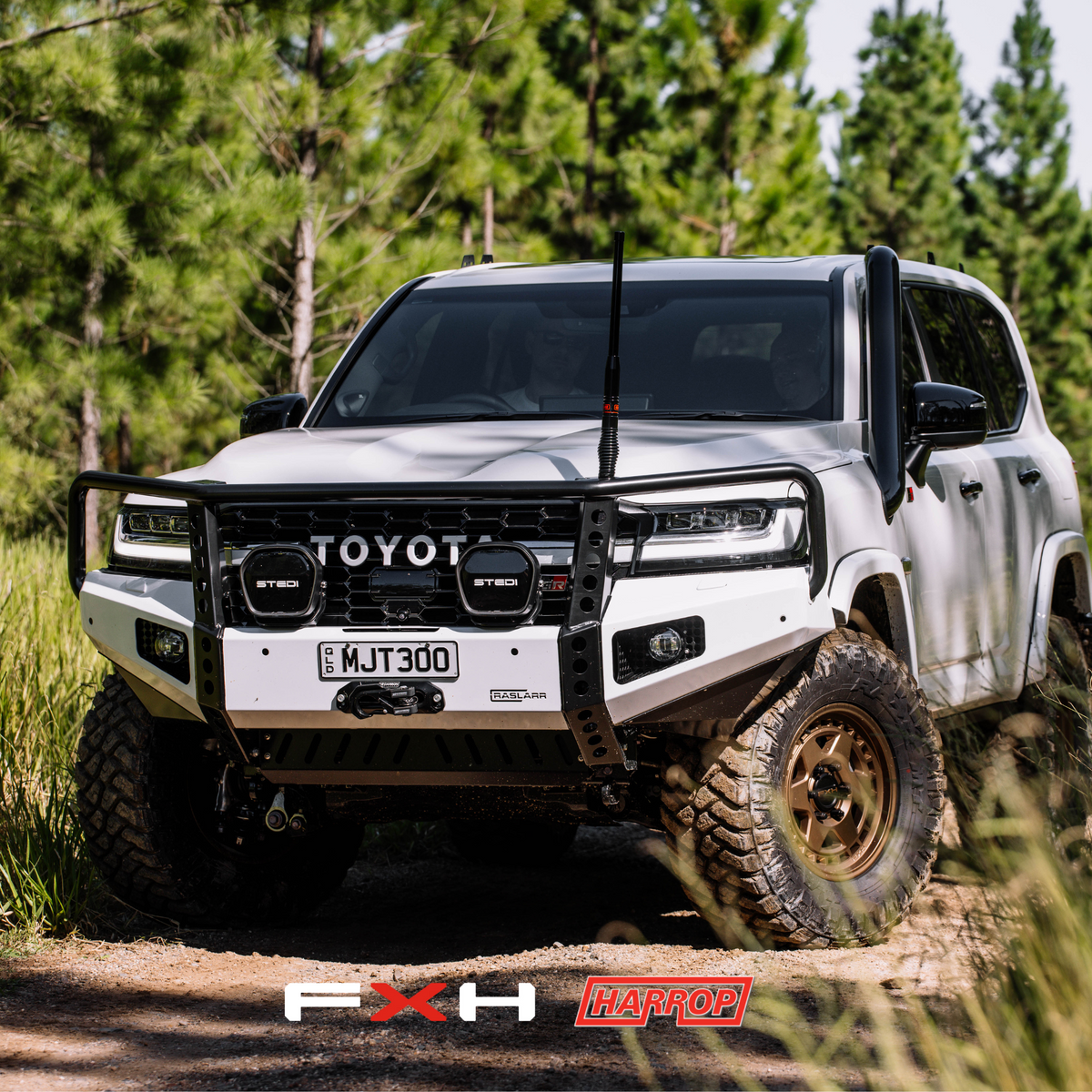 Raslarr 300 Series Toyota Landcruiser Hooped Dallas Bull Bar